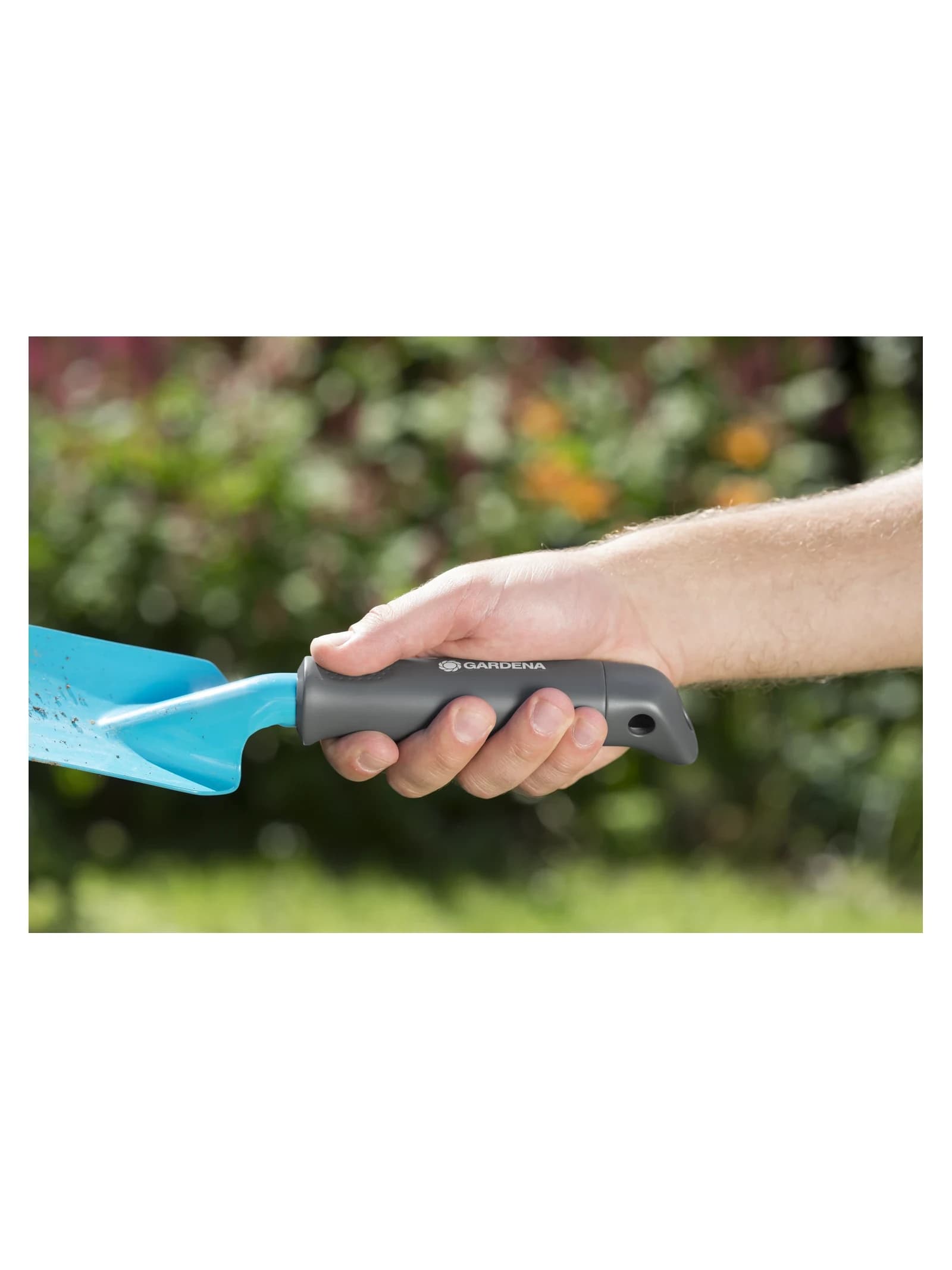 אחיזה ארגונומית בכף השתילה הצרה של GARDENA