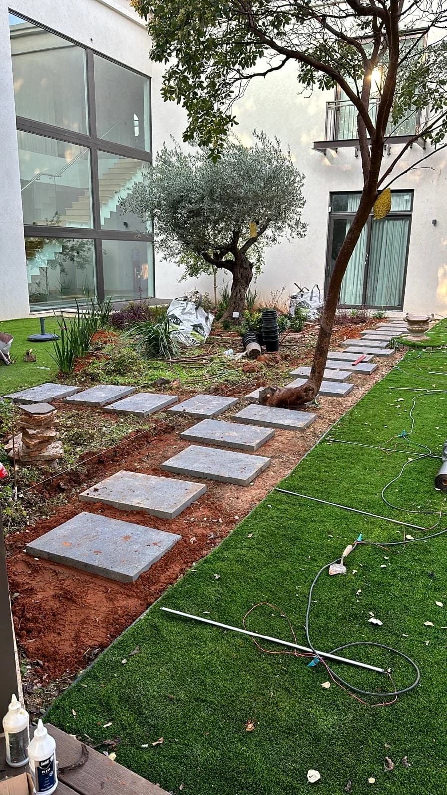 ורוניקה, מודיעין: לפני ואחרי