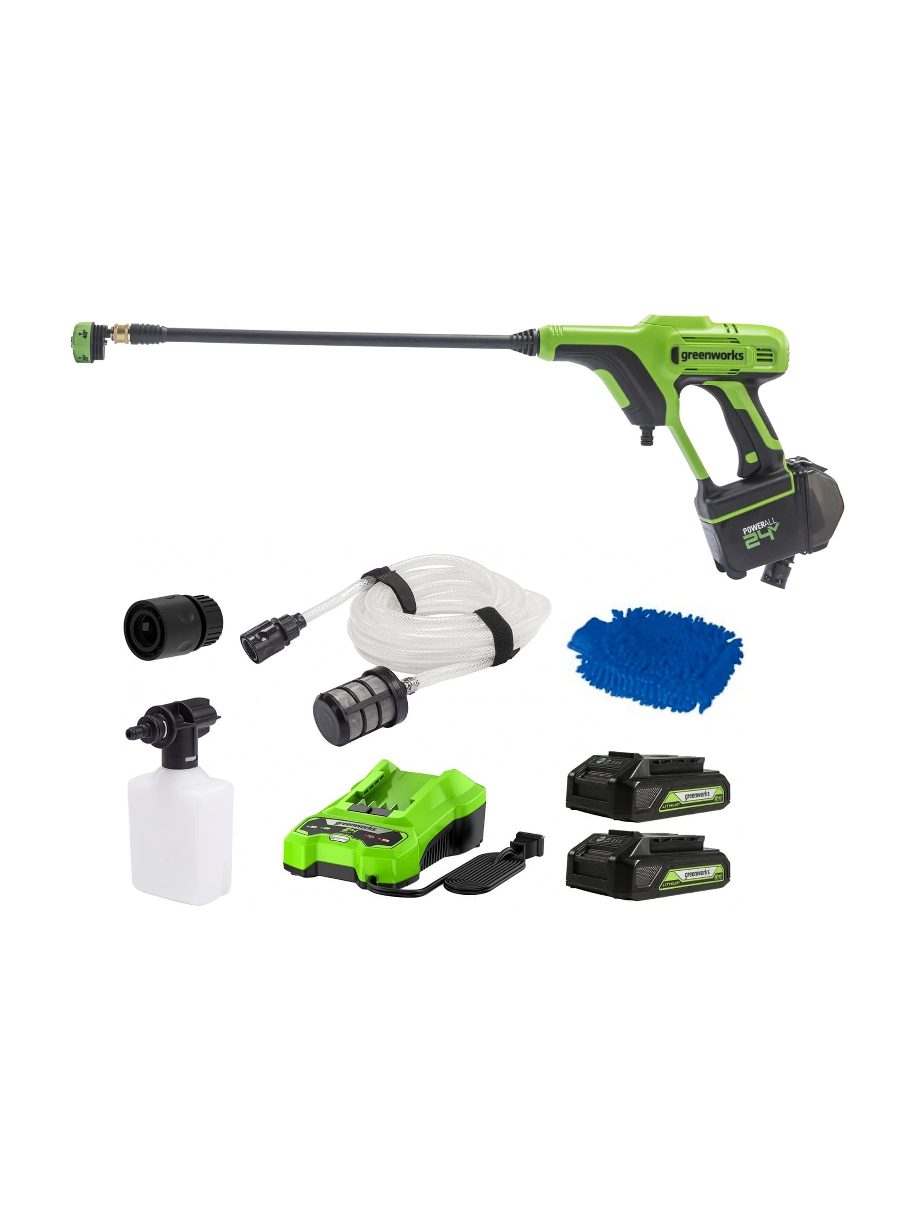אקדח שטיפה 24 וולט נטען, Greenworks PC24B220CO: האקדח עם מוט ההתזה, צינור שאיבה, מסנן, מיכל קצף, כפפת ניקוי, שתי סוללות 2 אמפר ומטען כפול, על רקע לבן