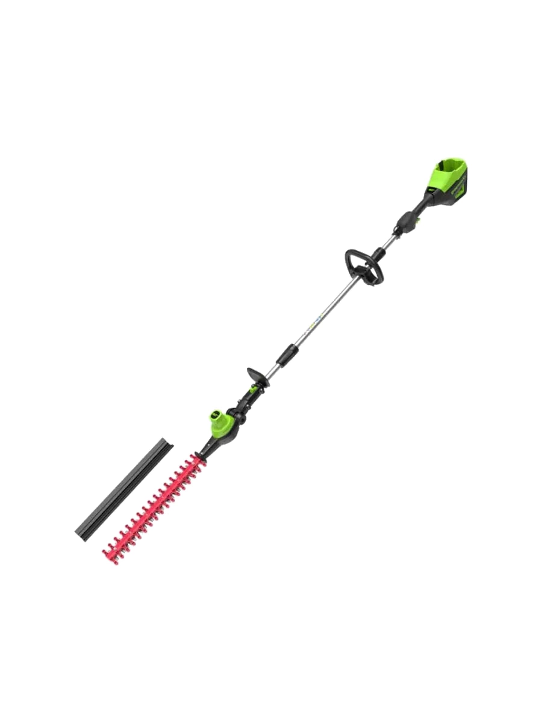 גוזם גדר חיה על מוט 51 ס״מ 80 וולט נטען גוף בלבד, Greenworks PH80L01: הכלי במלוא אורכו באלכסון עם מגן הלהב לצידו, גוף בלבד, על רקע לבן