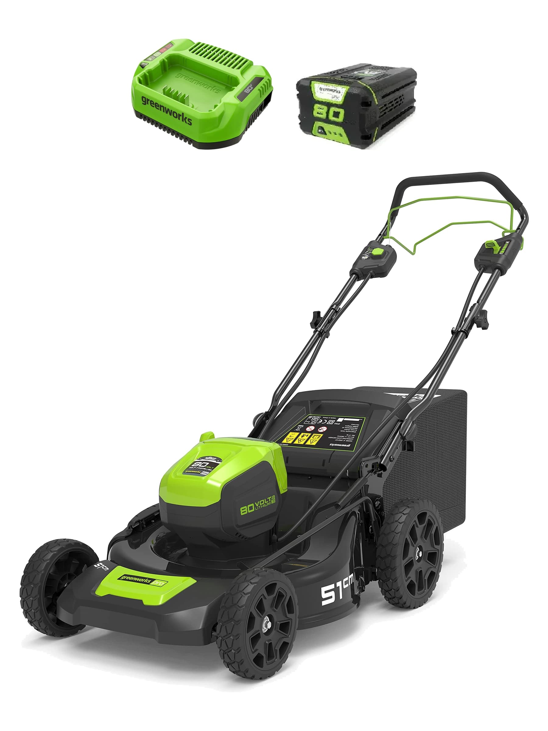 מכסחת דשא 51 ס״מ 80 וולט נטענת נסיעה עצמית, Greenworks GD80LM51SP: המכסחת עם סוללת 2 אמפר ומטען מעליה, על רקע לבן