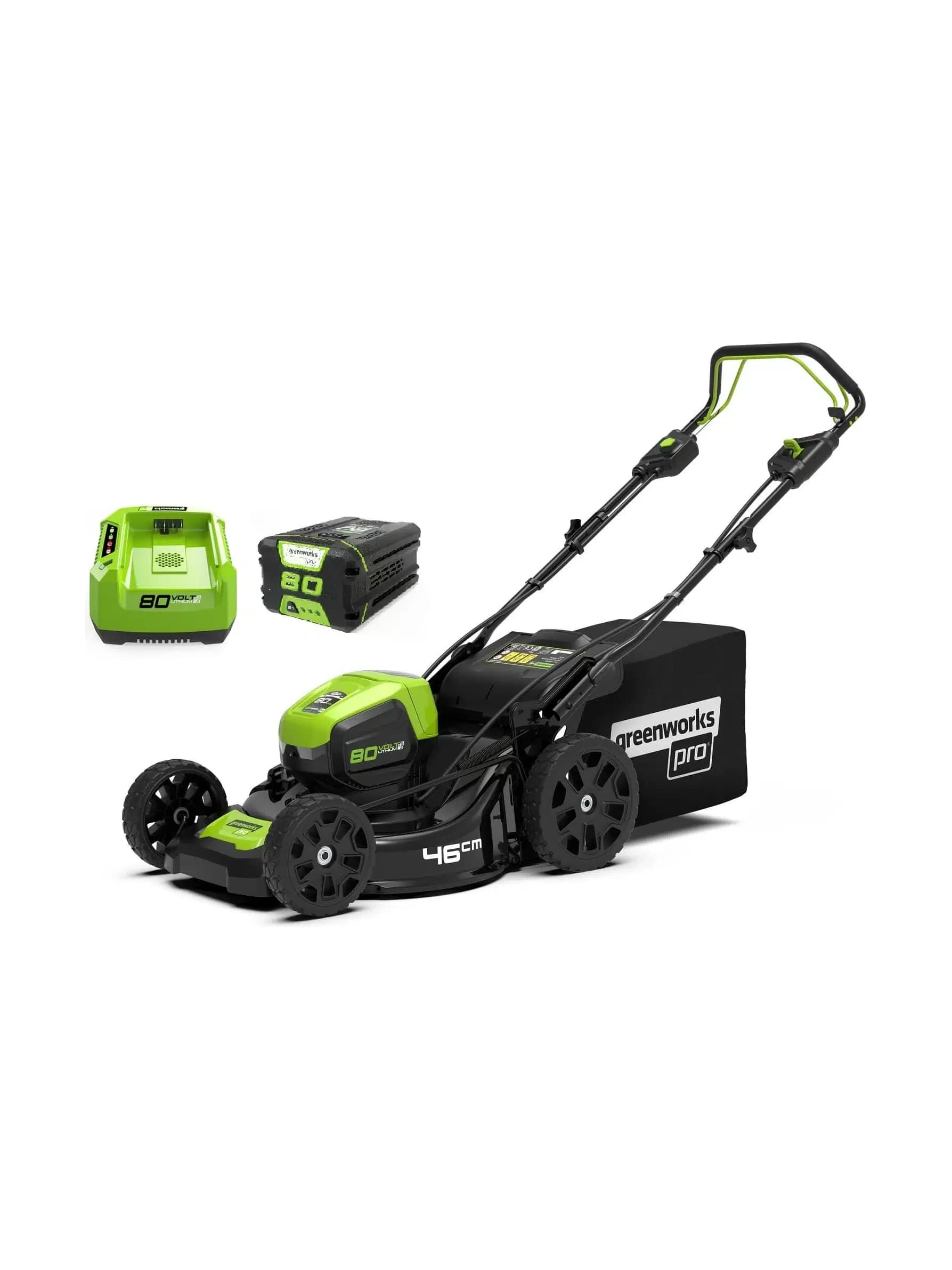 מכסחת דשא 46 ס״מ 80 וולט נטענת נסיעה עצמית, Greenworks GD80LM46SP: המכסחת עם סוללת 2 אמפר ומטען מעליה, על רקע לבן