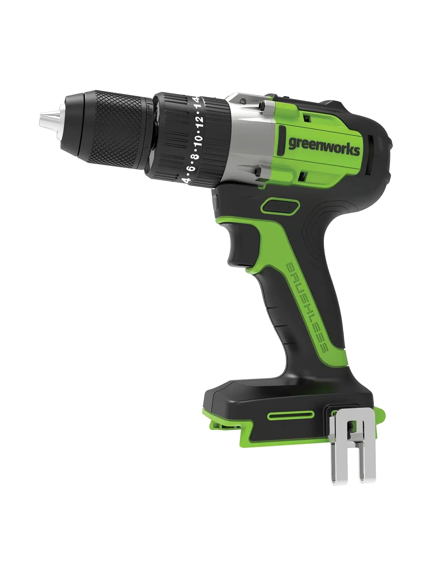מקדחה ומברגה 24 וולט נטענת גוף בלבד, Greenworks GD24DD60: המקדחה במבט אלכסוני עם ביט בתפסנית וקליפס לחגורה, בלי סוללה, על רקע לבן