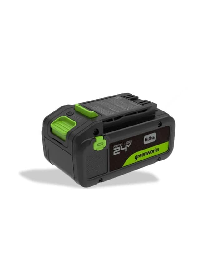 סוללה 6 אמפר 24 וולט נטענת עם יציאת USB-C, Greenworks BA2460CA1: הסוללה במבט אלכסוני עם צל רך מתחתיה, על רקע לבן