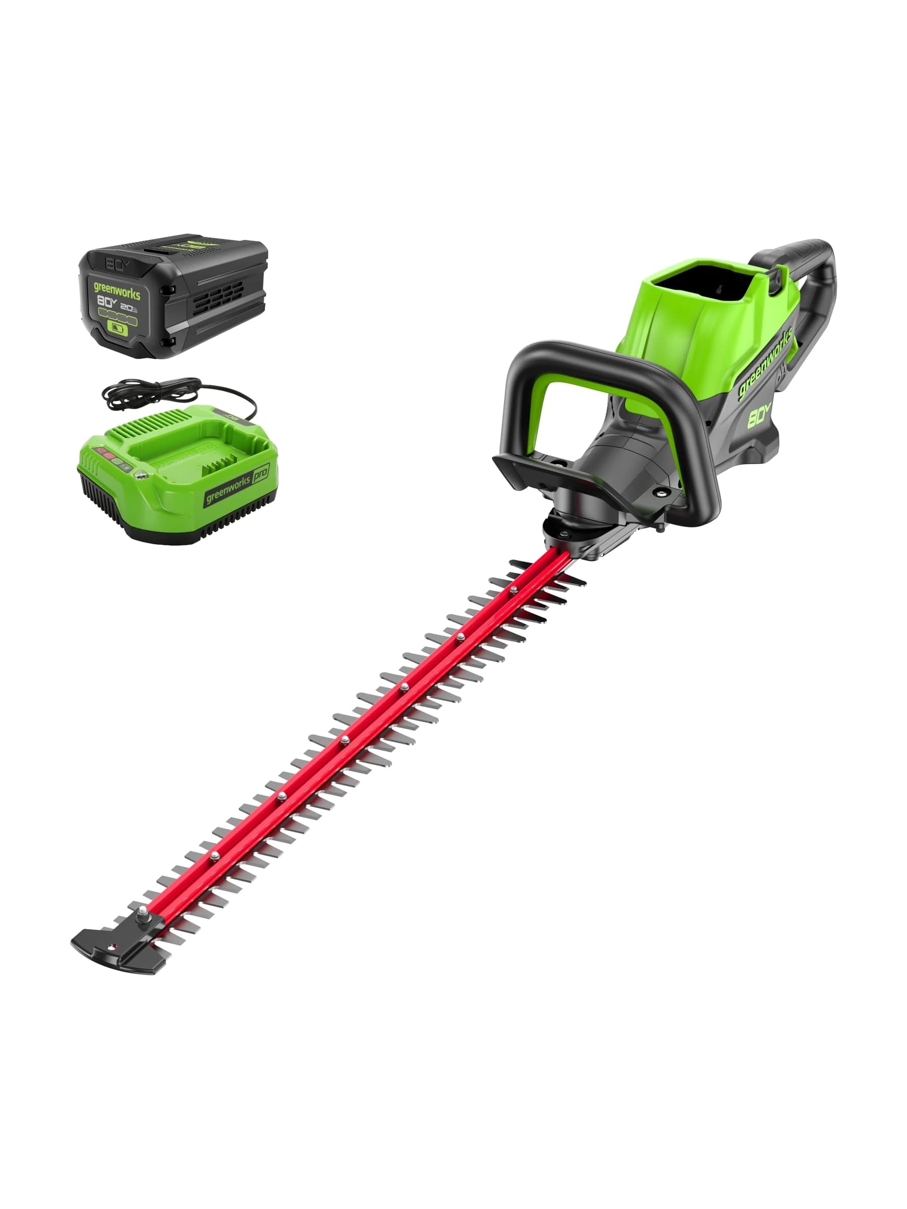 גוזם גדר חיה 80 וולט נטען, Greenworks HT80L213: גוזם הגדר באלכסון עם סוללת 2 אמפר ומטען לצידו, על רקע לבן