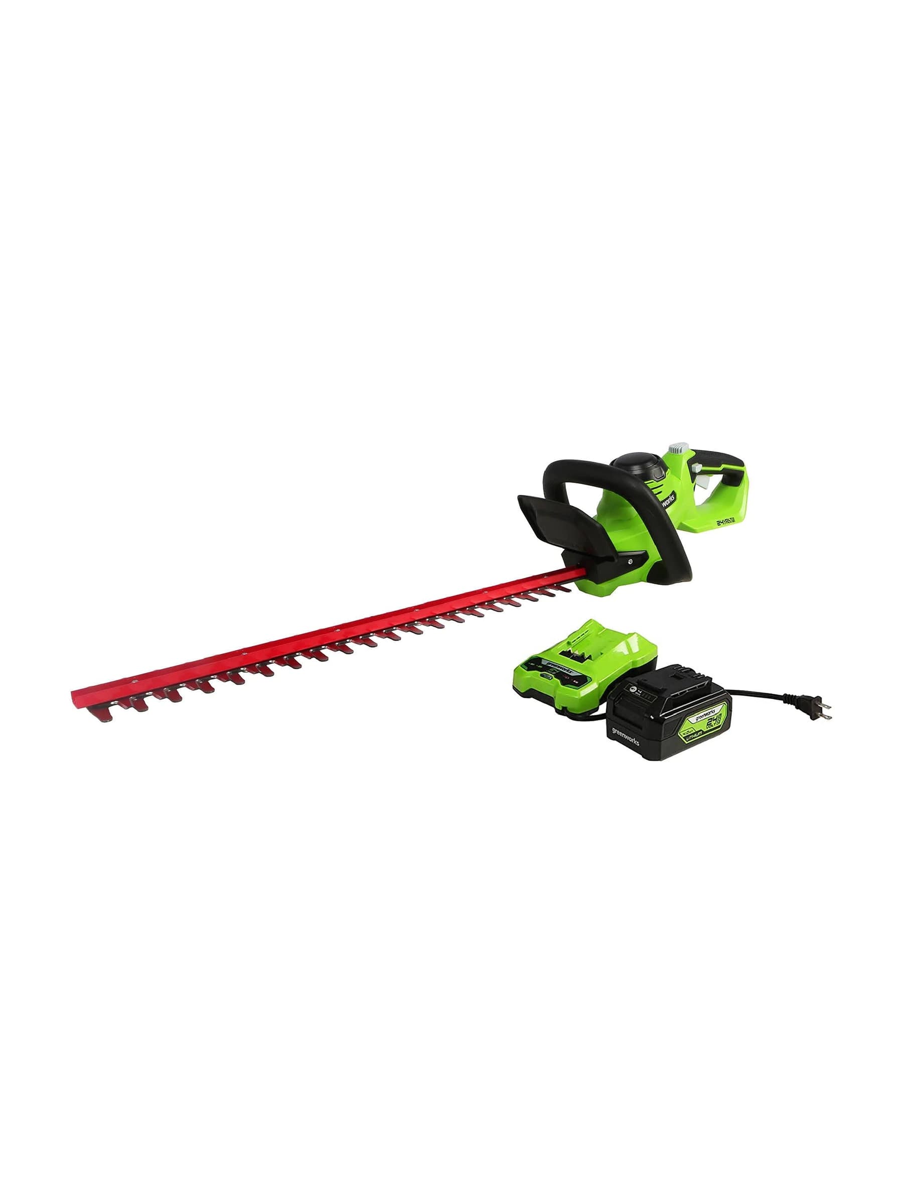 גוזם גדר חיה 56 ס״מ 24 וולט נטען, Greenworks HTG302: הגוזם עם סוללת 2 אמפר שיושבת על המטען, על רקע לבן